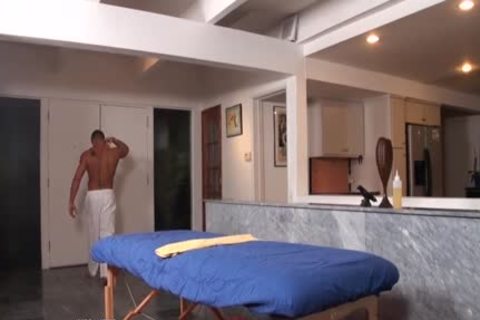 GayRoom Bodybuilder's receives happy Ending Massage
