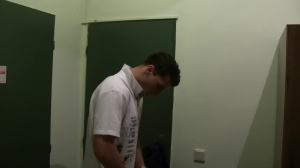 An amateur lad from Prague jerks off and ball batter