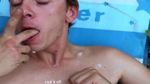 Round wazoo teen riding 10-Pounder and tasting cum