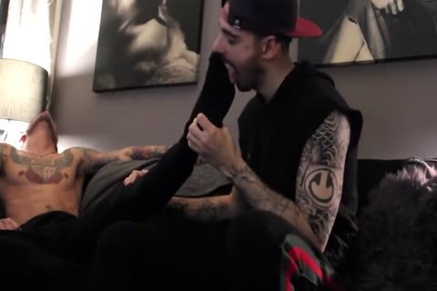 slutty Tatted guy With wonderful Feet gets Worshiped And Cums
