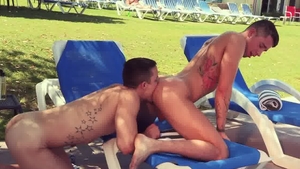 HotHouse.com - Vincent Oreilly kissing each other