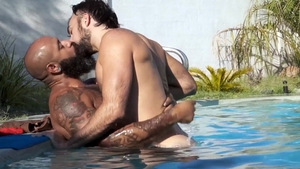 SayUncle Labs - Athletic Mason Lear gay flirt video