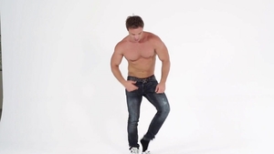 Maskurbate: European Peter in mask cumshot