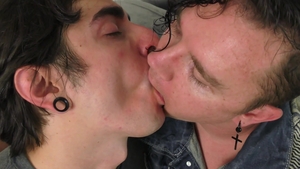 ManPuppy.com: Very hot Leo Blue kissing