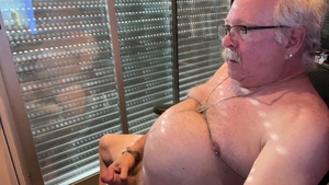 I Shave My Beard And Made A video After two Months Off And sleazy shot. 14'32" Of Fame