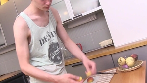 Barebacking the Twink: Kasper's First Taste of Fun