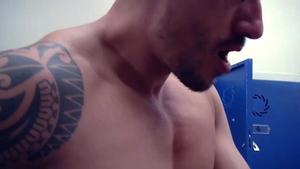 menatplay: Sweaty Gym Frenzy with a Blue-Eyed Beauty